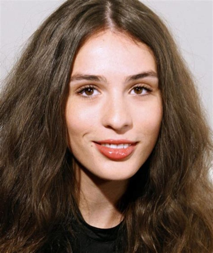 Doria Achour Biography, Age, Height, Husband, Net Worth, Family