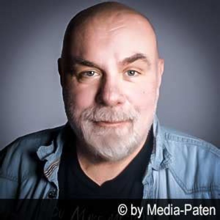 Douglas Welbat Biography, Age, Height, Wife, Net Worth, Family