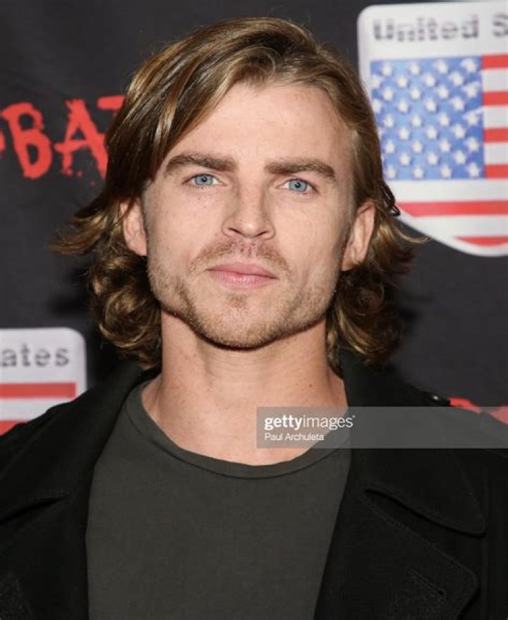 Drew Garrett Biography, Age, Height, Wife, Net Worth, Family