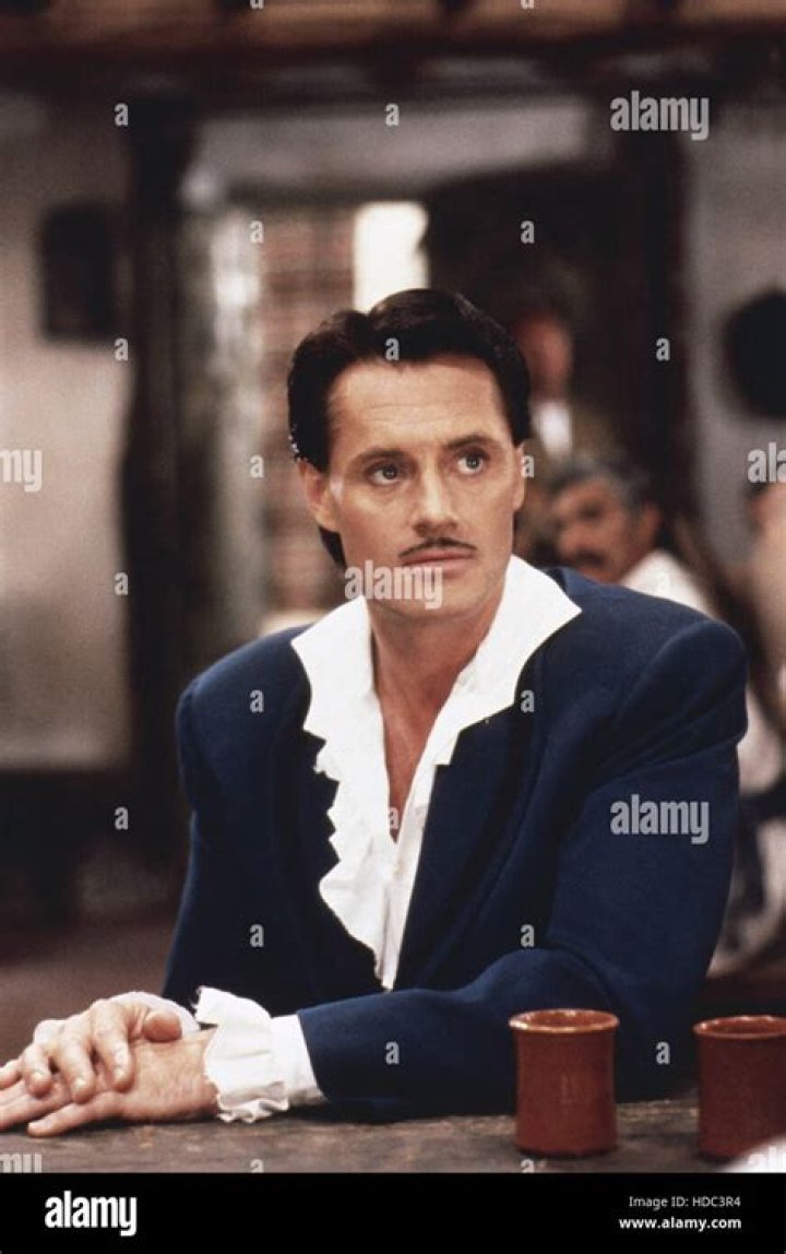 Duncan Regehr (TV Actor) - Age, Birthday, Bio, Facts, Family, Net Worth, Height & More