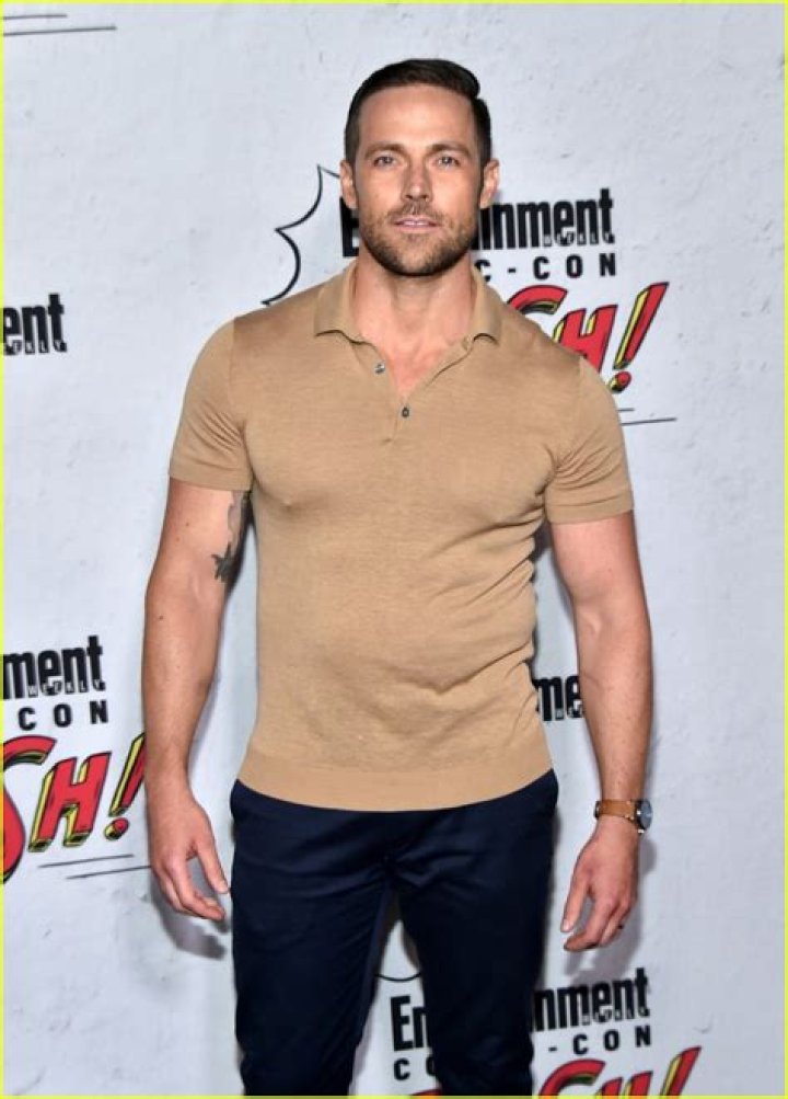 Dylan Bruce Biography, Age, Height, Wife, Net Worth, Family
