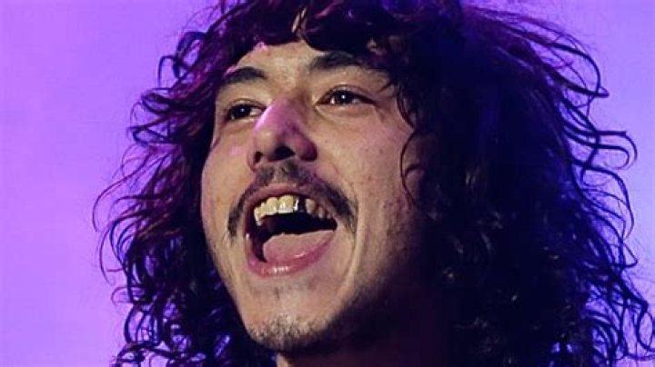 Dylan Frost (Rock Singer) - Age, Birthday, Bio, Facts, Family, Net Worth, Height & More