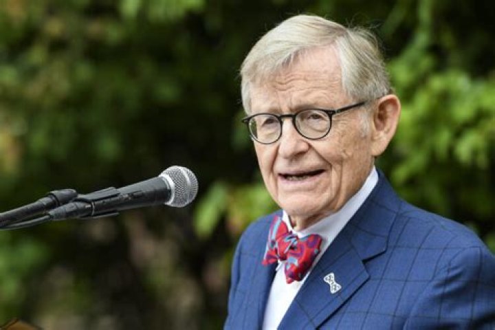 E Gordon Gee (Teacher) - Age, Birthday, Bio, Facts, Family, Net Worth, Height & More
