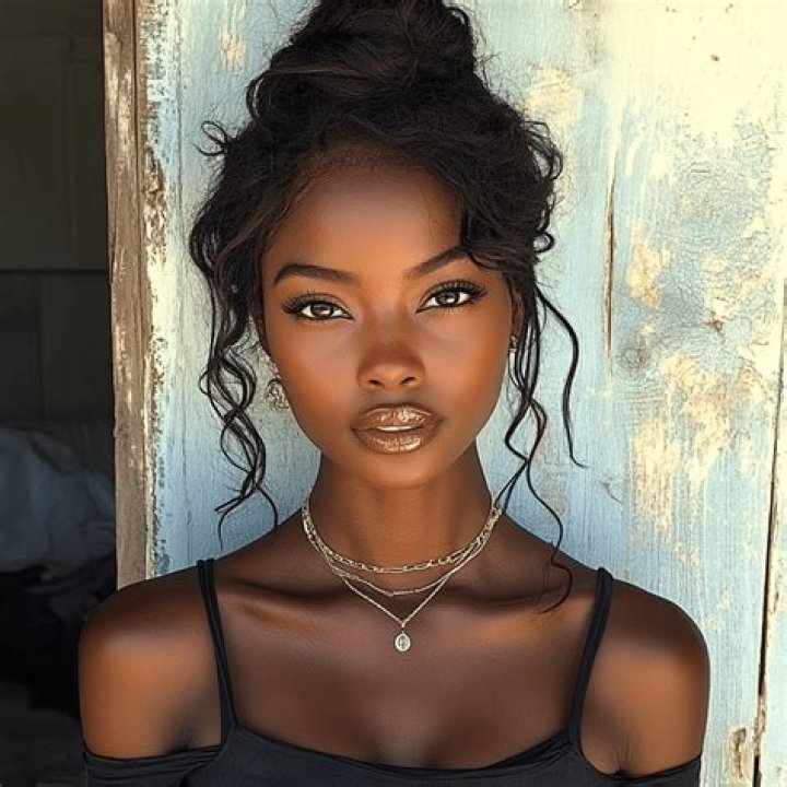 Ebonee Noel (TV Actress) - Age, Birthday, Bio, Facts, Family, Net Worth, Height & More