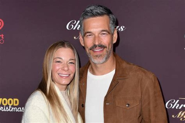 How tall is Eddie Cibrian
