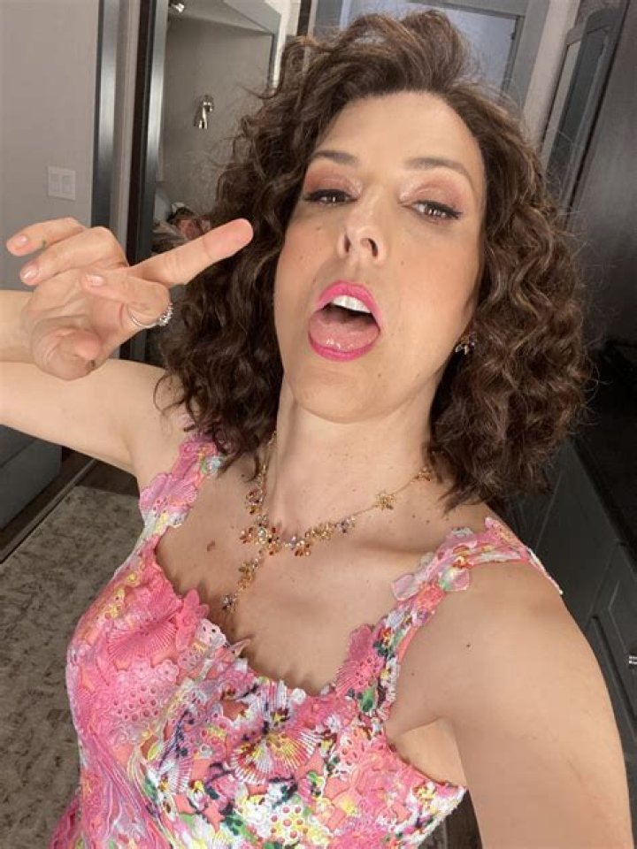 How tall is Edi Patterson