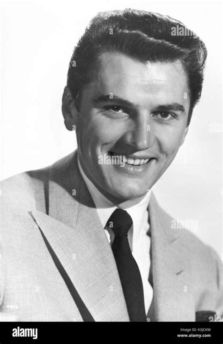 Edmund Purdom Biography, Age, Height, Wife, Net Worth, Family