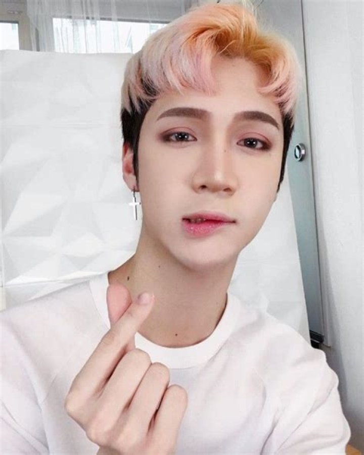 Edward Avila – Celebsgraphy