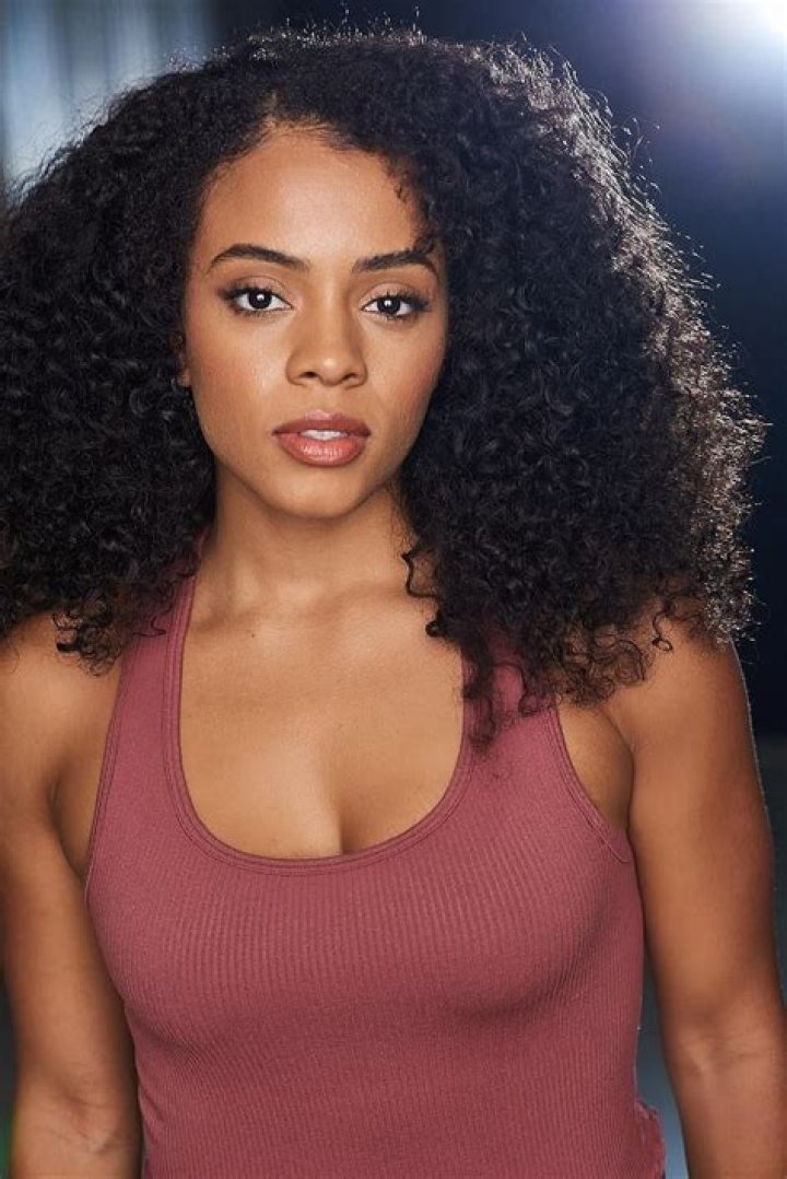 Efrangeliz Medina Age | Wiki, Net worth, Bio, Height, Boyfriend ?