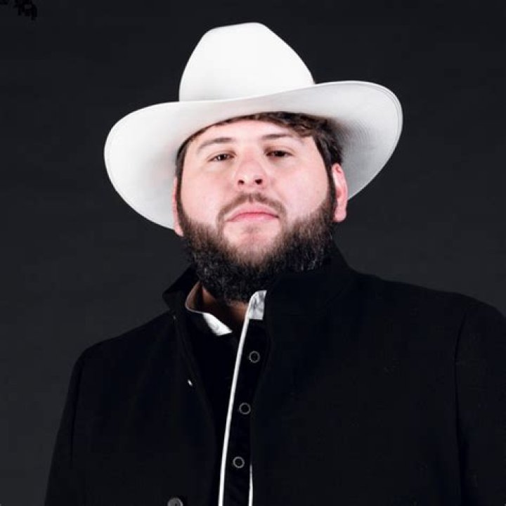 El Fantasma (Cantante de Música Mundial) - Edad, cumpleaños, biografía, hechos, familia, patrimonio neto, altura y más