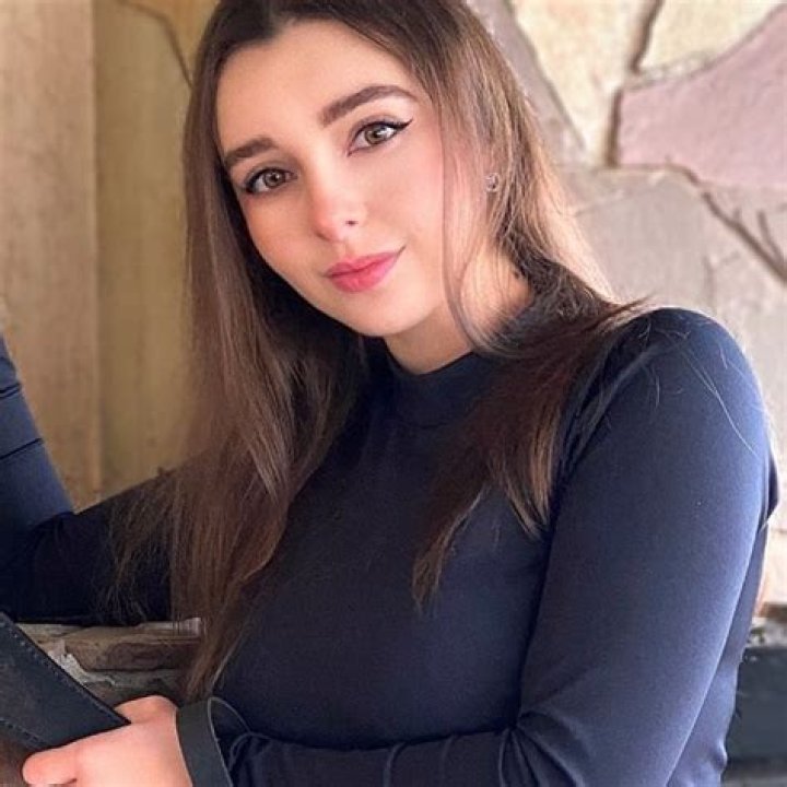 Elena Deligioz (Estrella de Instagram) - Edad, cumpleaños, biografía, hechos, familia, patrimonio neto, altura y más