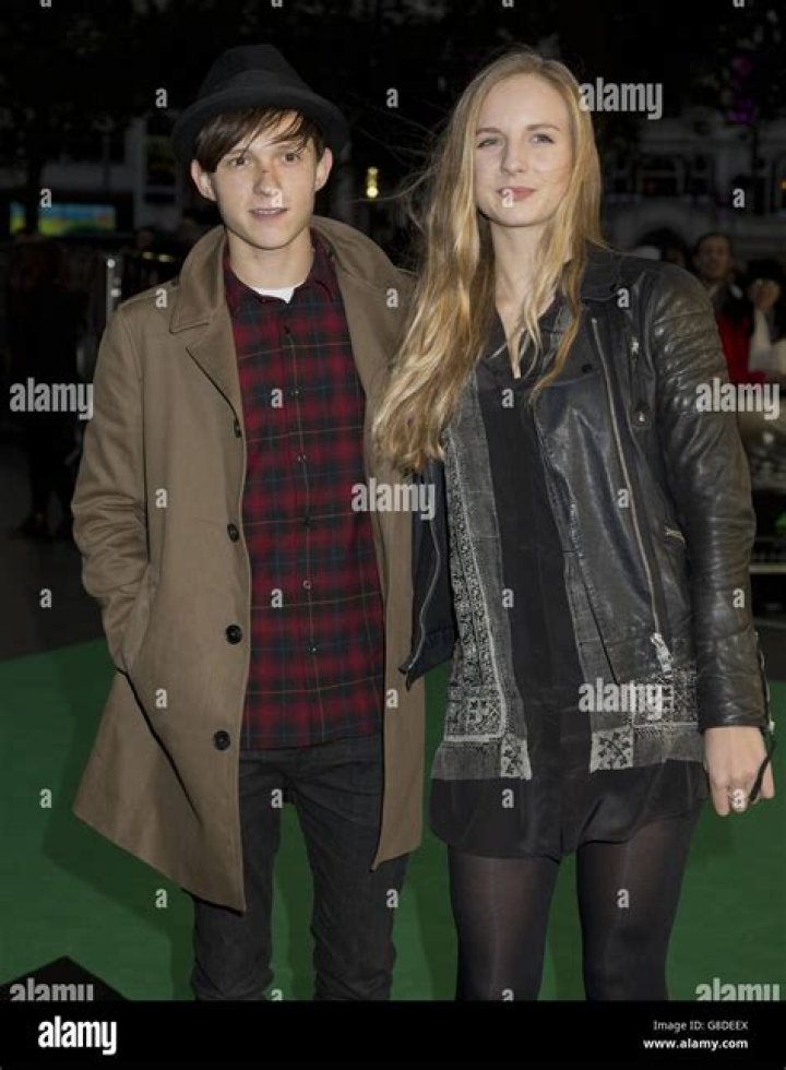 Elle Lotherington (Other) - Age, Birthday, Bio, Facts, Family, Net Worth, Height & More