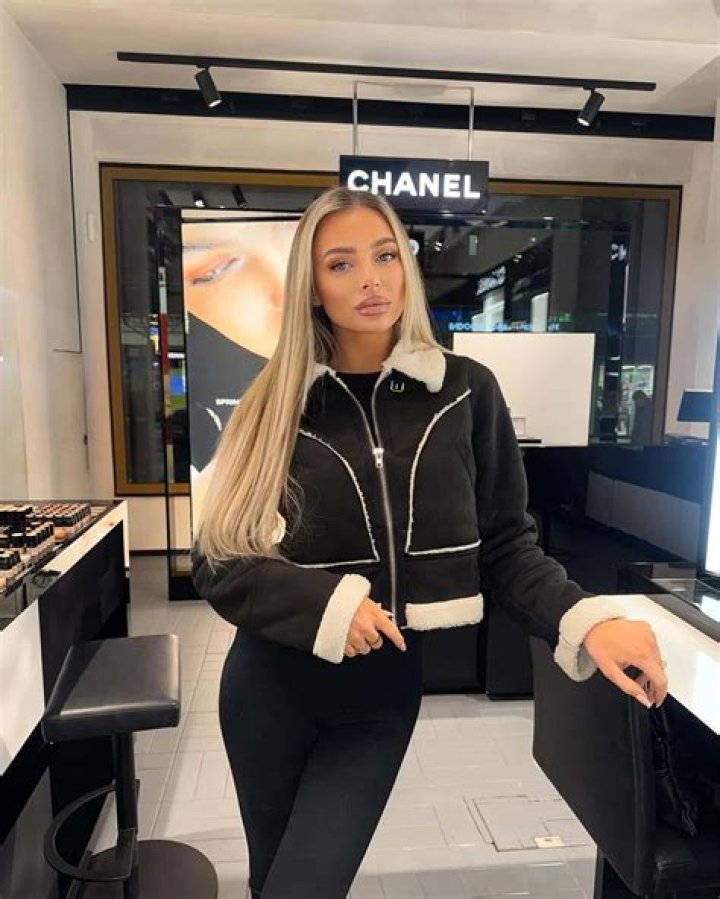 Ellie O'Donnell (Model) - Age, Birthday, Bio, Facts, Family, Net Worth, Height & More