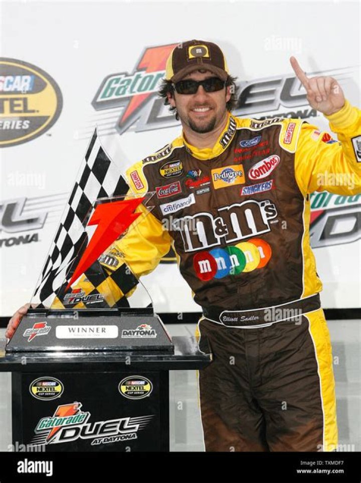 Elliott Sadler (Race Car Driver) - Age, Birthday, Bio, Facts, Family, Net Worth, Height & More