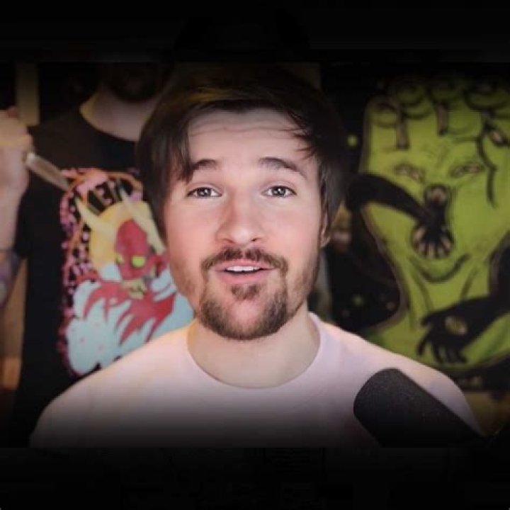 Elvis the Alien (YouTube Star) - Age, Birthday, Bio, Facts, Family, Net Worth, Height & More