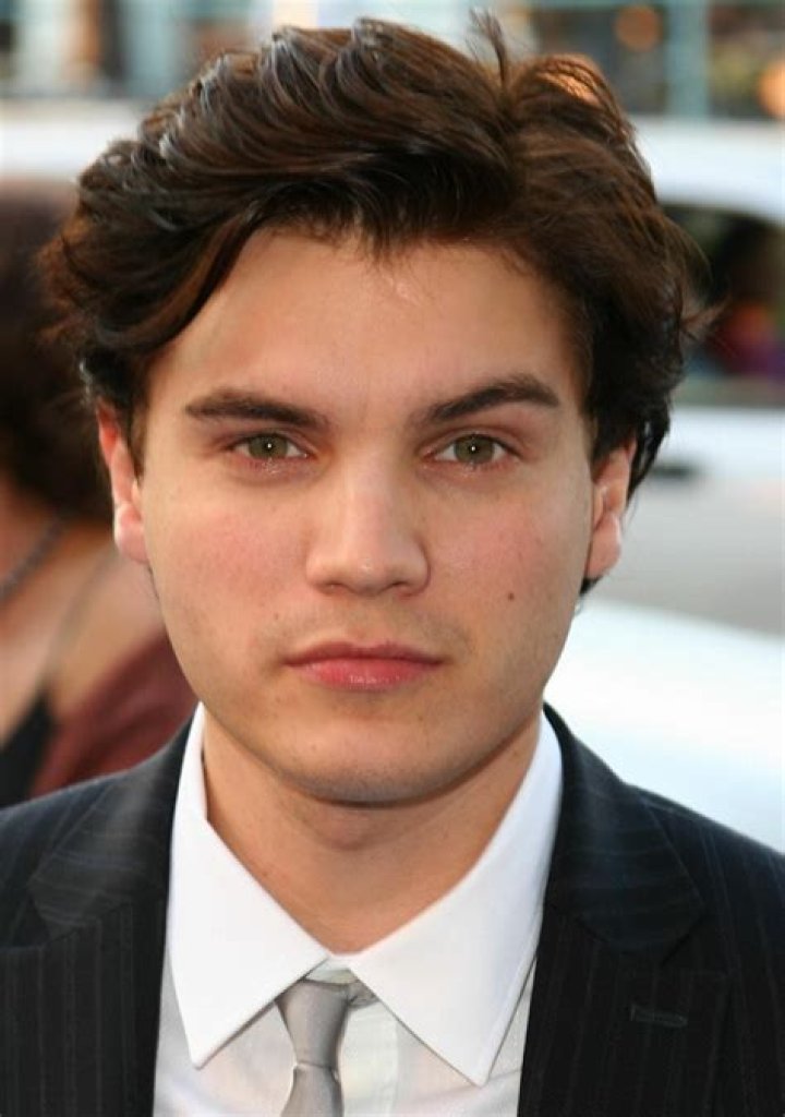 How tall is Emile Hirsch
