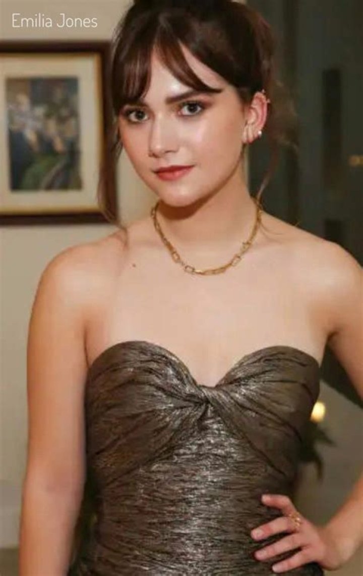 
Emilia Jones Height, Weight, Net Worth, Age, Birthday, Wikipedia, Who, Nationality, Biography 