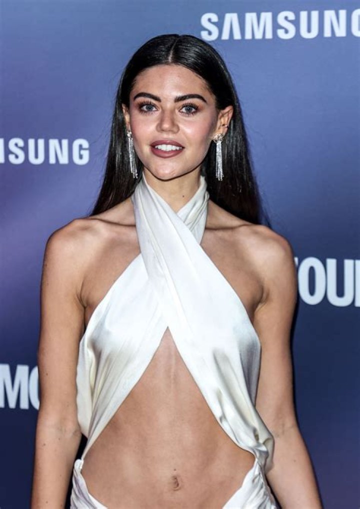 Emily Canham (YouTube Star) - Age, Birthday, Bio, Facts, Family, Net Worth, Height & More