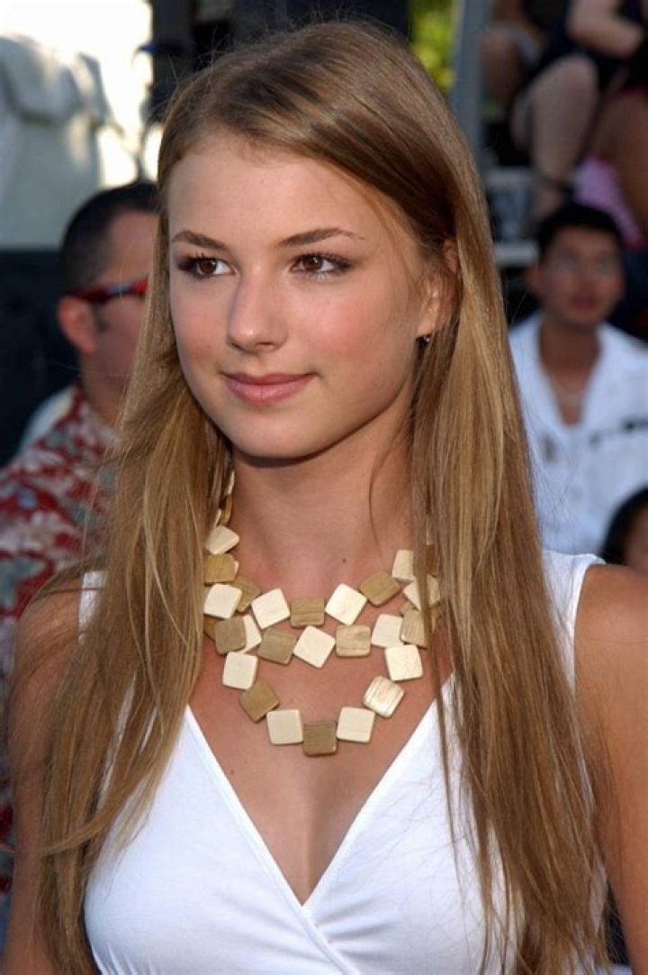 How tall is Emily VanCamp