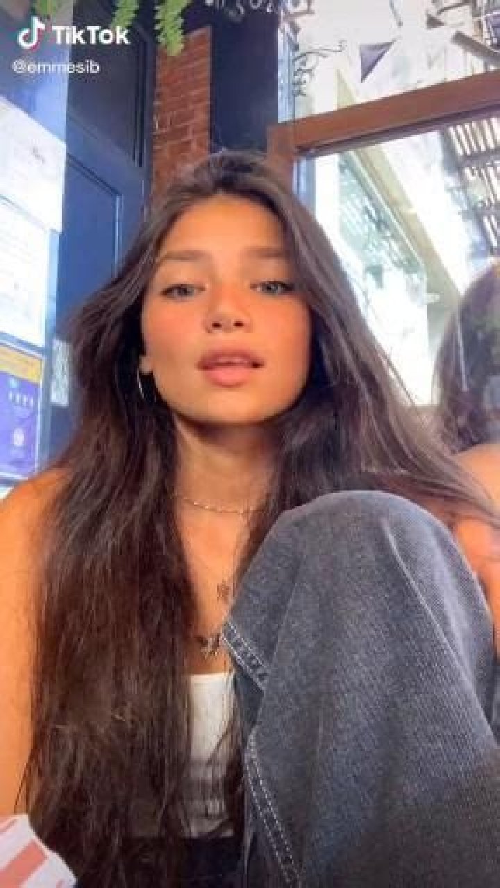 Emme Sibs (TikTok Star) - Age, Birthday, Bio, Facts, Family, Net Worth, Height & More