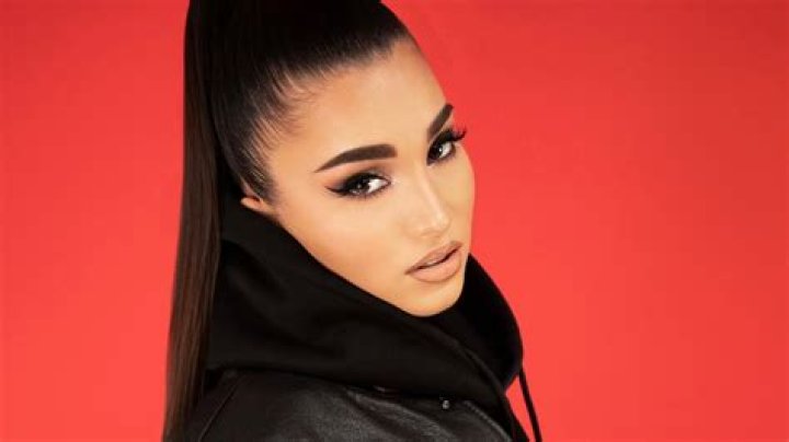 Enisa (Pop Singer) - Age, Birthday, Bio, Facts, Family, Net Worth, Height & More