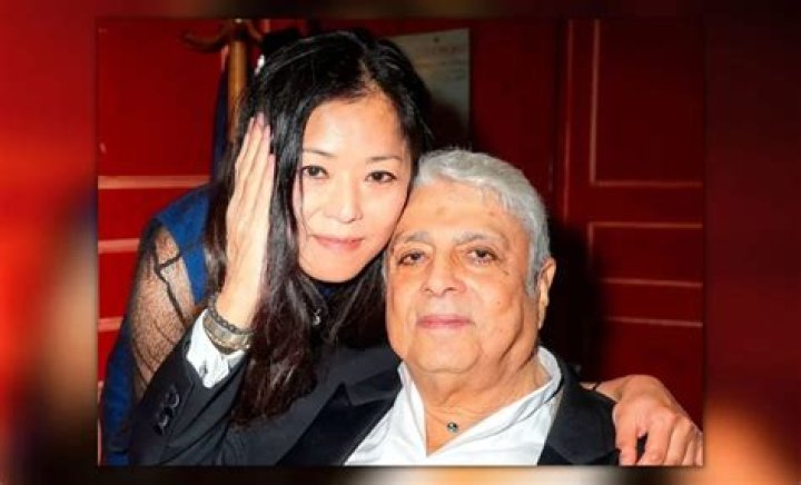 Enrico Macias Et Sa Nouvelle Compagne Age