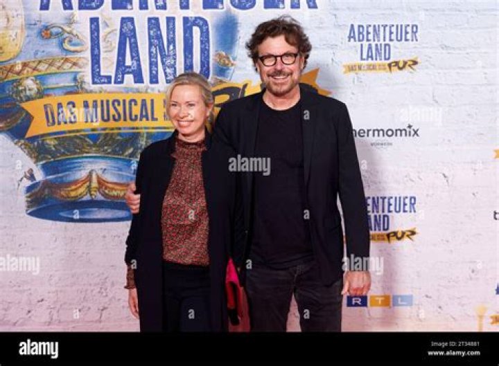 Eric Bazilian (Guitarist) - Age, Birthday, Bio, Facts, Family, Net Worth, Height & More