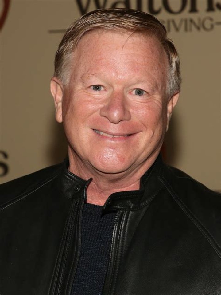 Eric Scott (TV Actor) - Age, Birthday, Bio, Facts, Family, Net Worth, Height & More