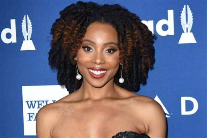 How tall is Erica Ash