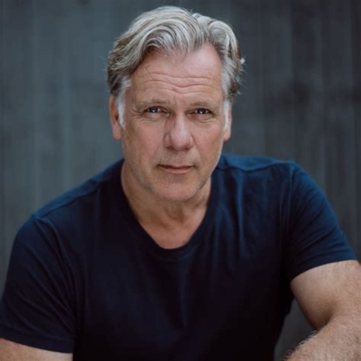 Erik Thomson Biography, Age, Height, Wife, Net Worth, Family