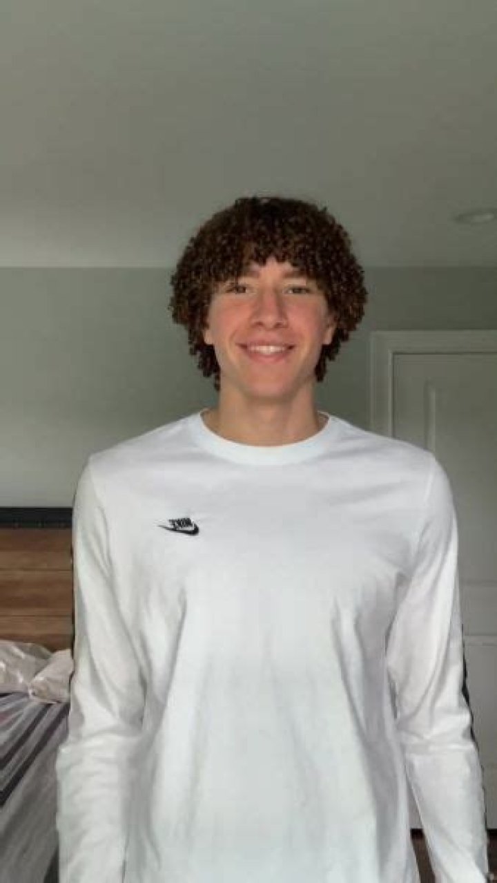 Evan Gomillion (TikTok Star) - Age, Birthday, Bio, Facts, Family, Net Worth, Height & More
