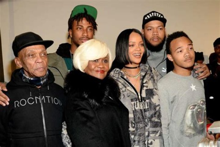 
Exploring The Private Lives Of Rihanna’s Siblings: A Look Into The Fenty Family 