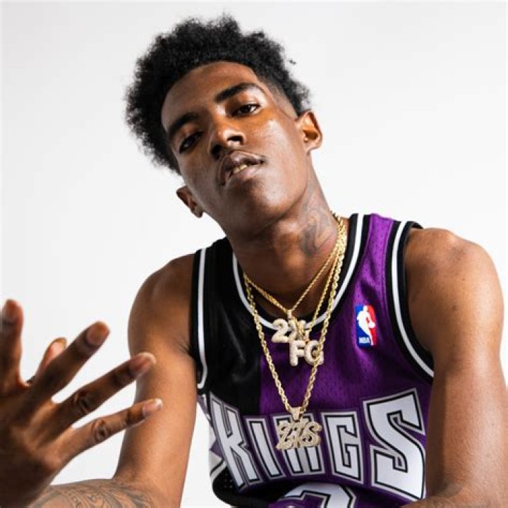 FG Famous (Rapper) - Age, Birthday, Bio, Facts, Family, Net Worth, Height & More
