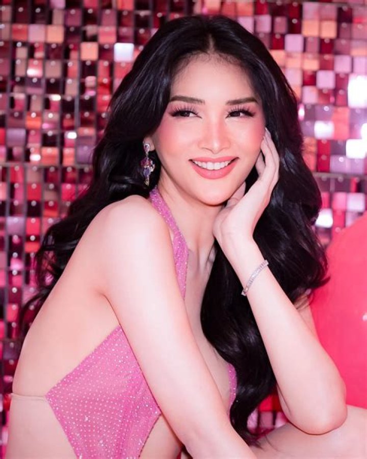 Francine Garcia (Model) - Age, Birthday, Bio, Facts, Family, Net Worth, Height & More