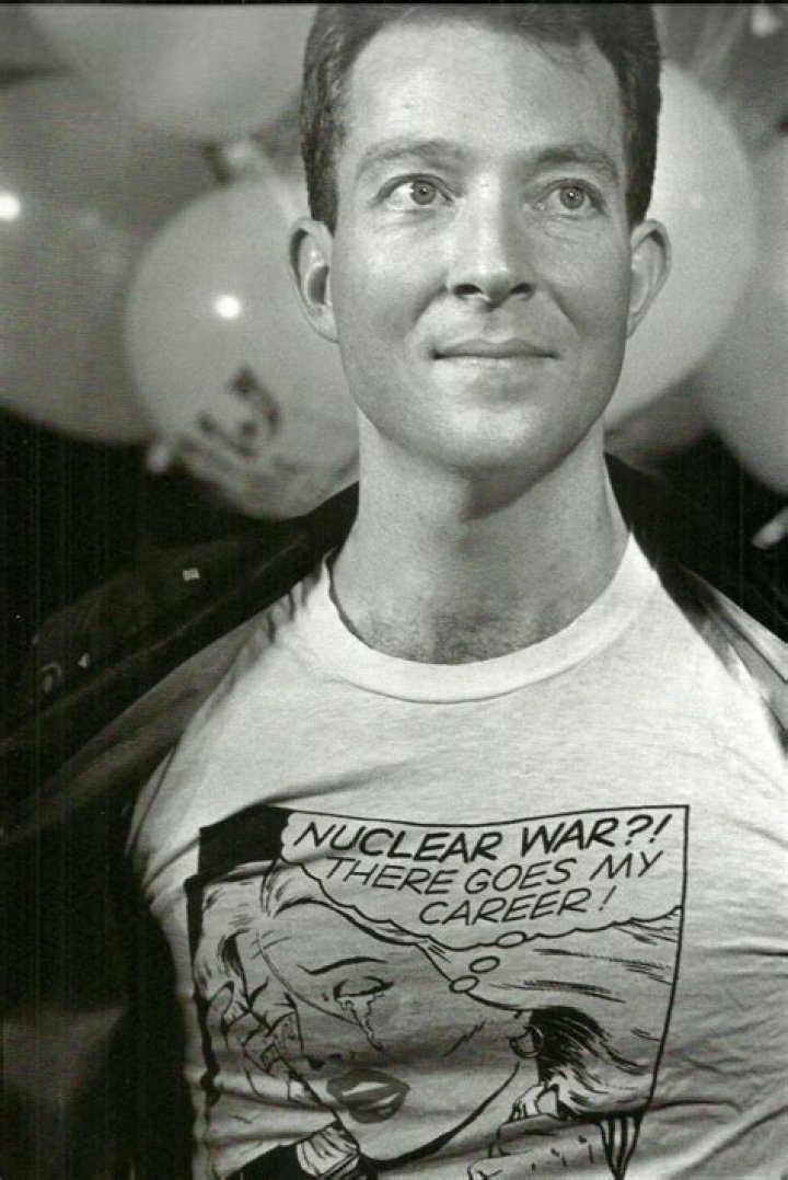 Fred Schneider (Rock Singer) - Age, Birthday, Bio, Facts, Family, Net Worth, Height & More