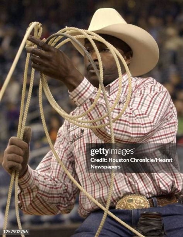 Fred Whitfield biografía, edad, altura, esposo, net worth, familia