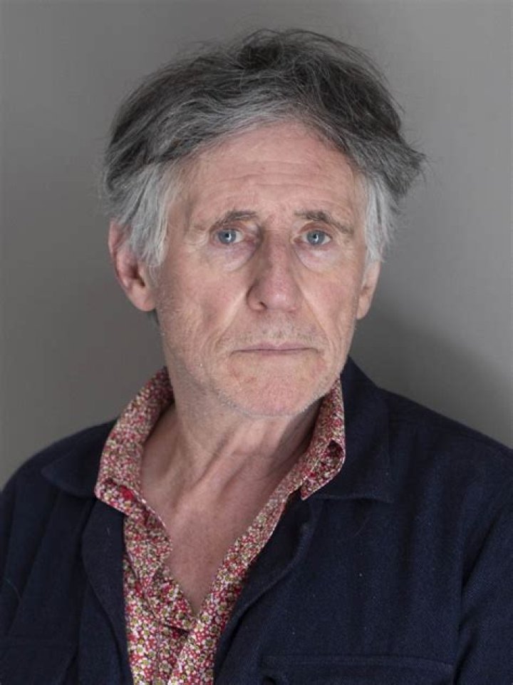 Gabriel Byrne Biography, Age, Height, Wife, Net Worth, Family