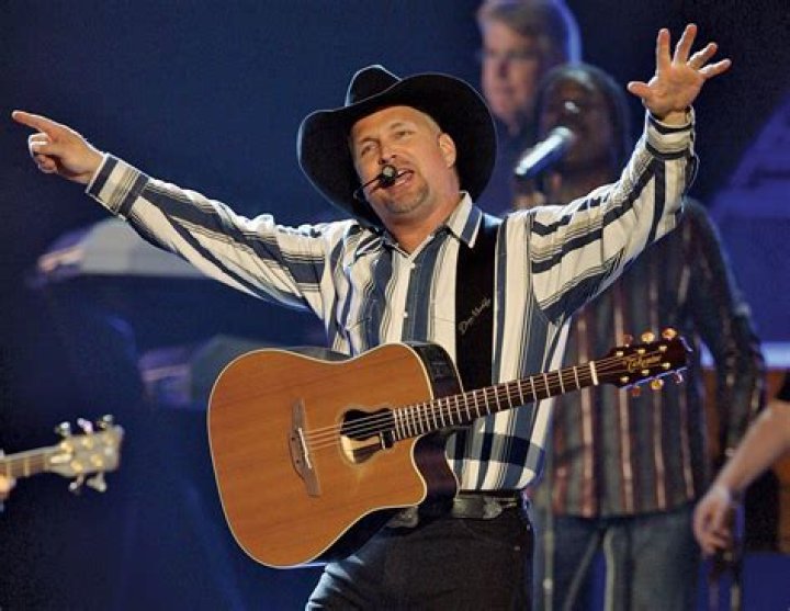 How tall is Garth Brooks