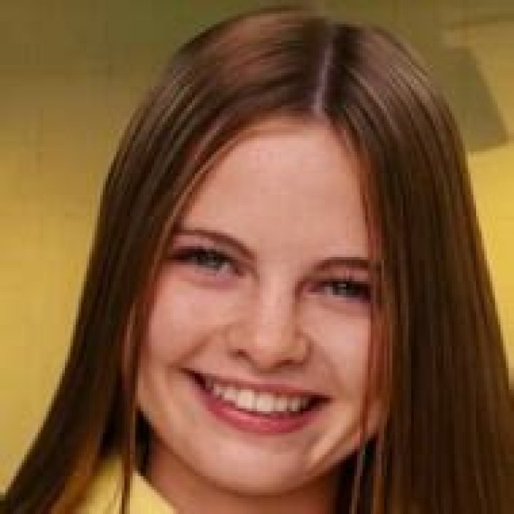 Gena Loring (YouTube Star) - Age, Birthday, Bio, Facts, Family, Net Worth, Height & More