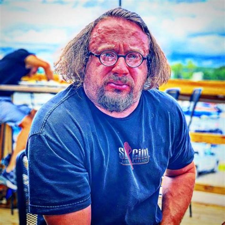 Geoff Bainbridge Hyde Height, Weight, Net Worth, Age, Birthday, Wikipedia, Who, Instagram, Biography