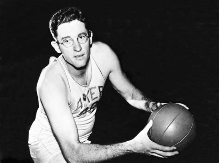 George Mikan Biography, Age, Height, Wife, Net Worth, Family