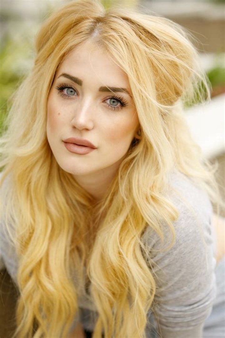 Gina Harrison (Model) - Age, Birthday, Bio, Facts, Family, Net Worth, Height & More