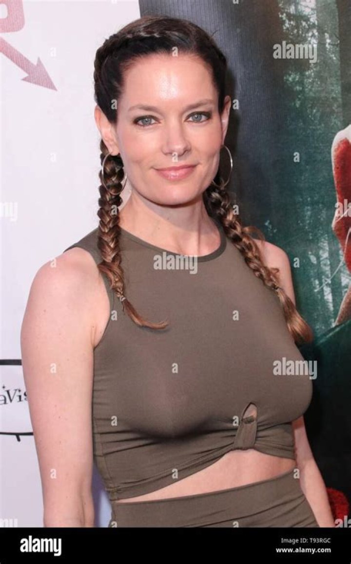 Gina Holden (TV Actress) - Age, Birthday, Bio, Facts, Family, Net Worth, Height & More