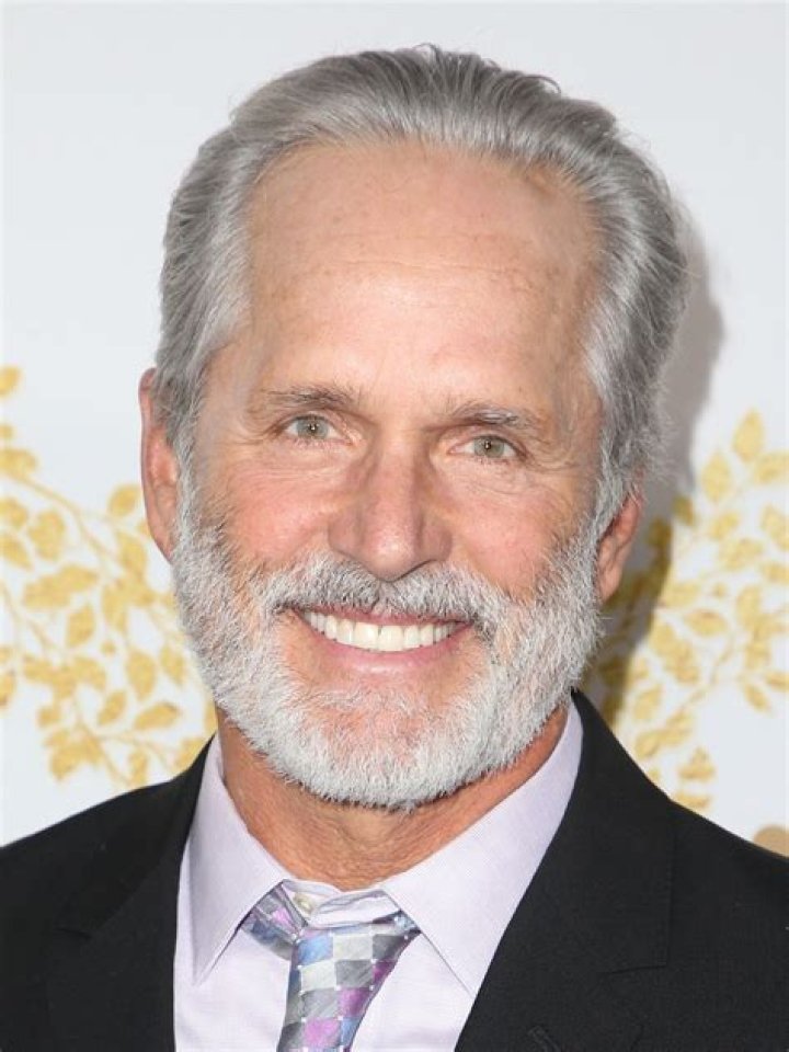 How tall is Gregory Harrison