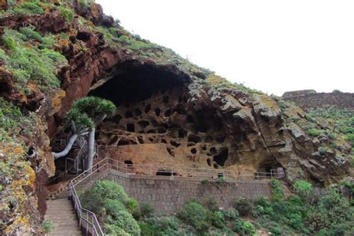 72 Skeletons And Mummies Found In Ancient Guanche Cave Tomb