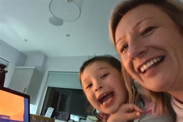 
Gun Found Near Bodies of UK Headteacher, Spouse and Daughter Was Registered to Husband: Police 