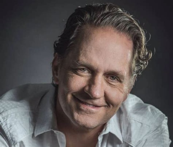 Guy Ecker (TV Actor) - Age, Birthday, Bio, Facts, Family, Net Worth, Height & More