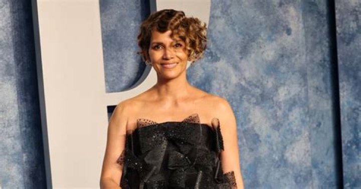 
Gwen Berry Height, Weight, Net Worth, Age, Birthday, Wikipedia, Who, Nationality, Biography 