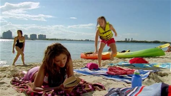 No Ordinary Girls! See the ‘H20: Just Add Water’ Cast’s Beautiful Bikini and Swimsuit Pictures