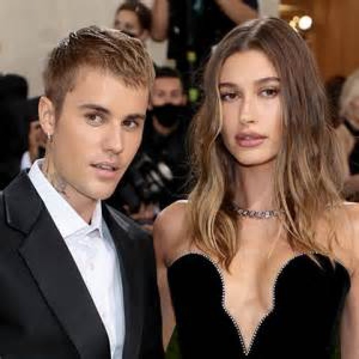 Hailey Baldwin Ate Pig Flesh Meat Jelly to Avoid Ranking Justin Bieber’s Worst Hairstyles
